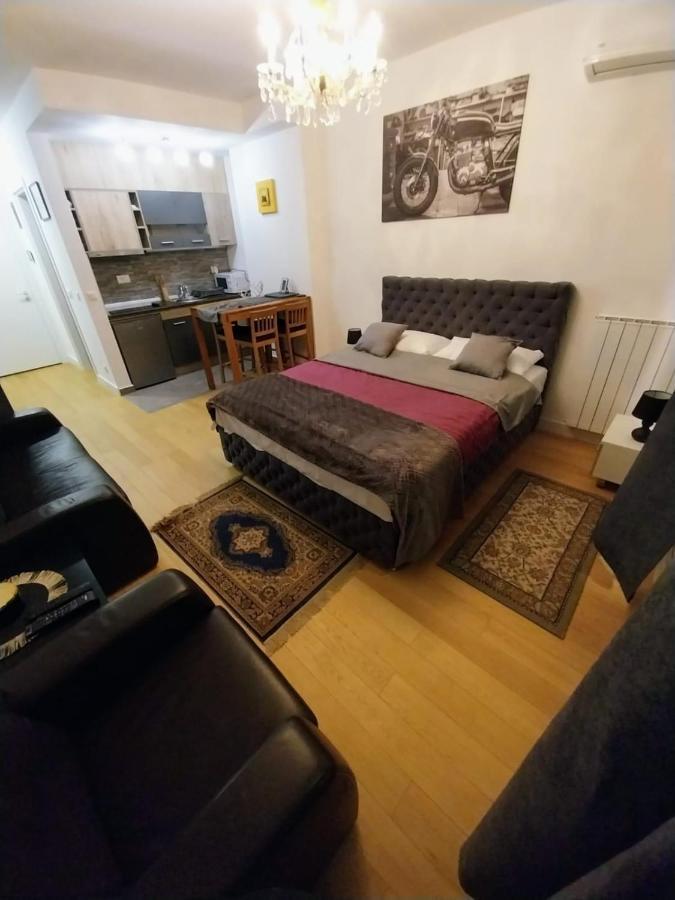 Tayson Square Dorcol New Location Free Garage Apartment Belgrade Exterior photo